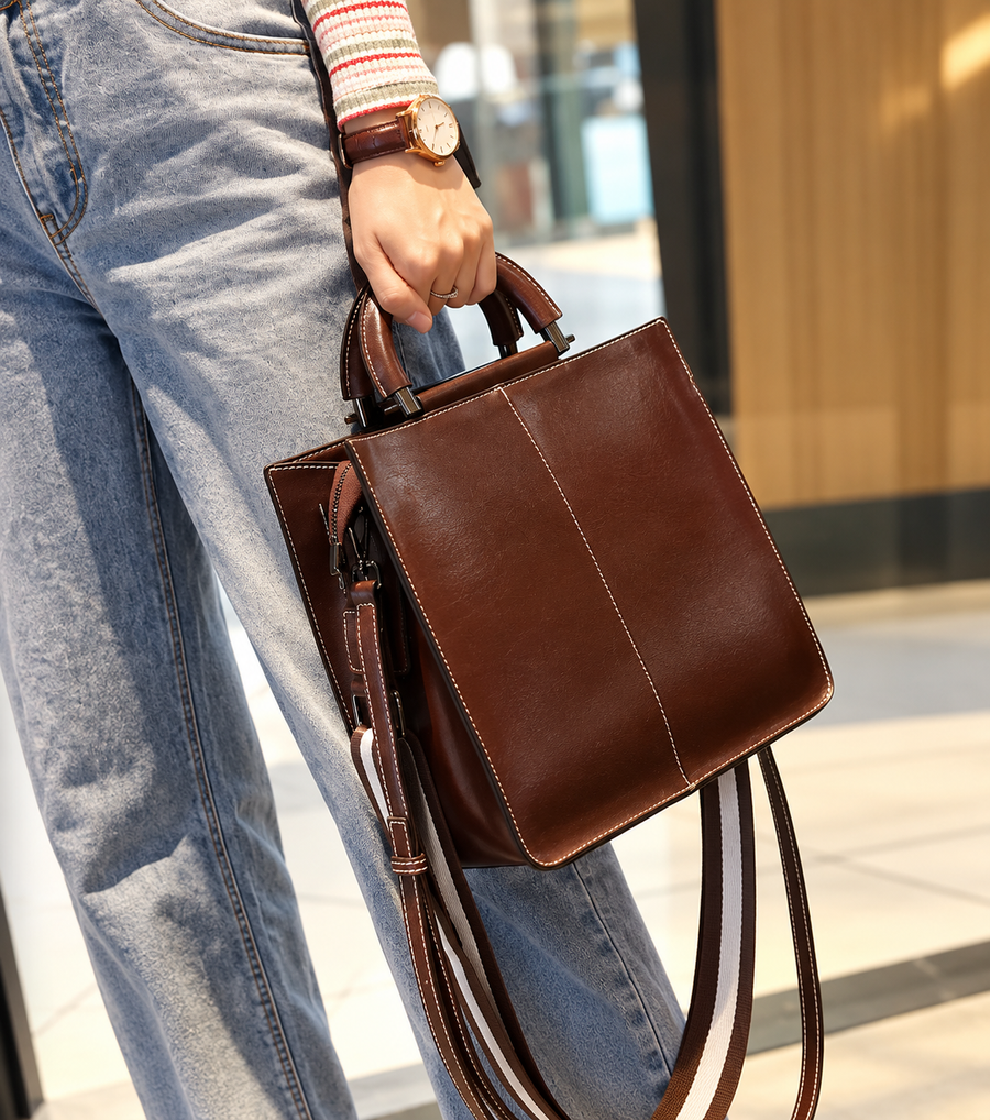 ELARA OIL WAX LEATHER TOTE BAG